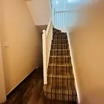 Double Room In Attractive Modern Victorian House