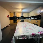 Double Room In Attractive Modern Victorian House