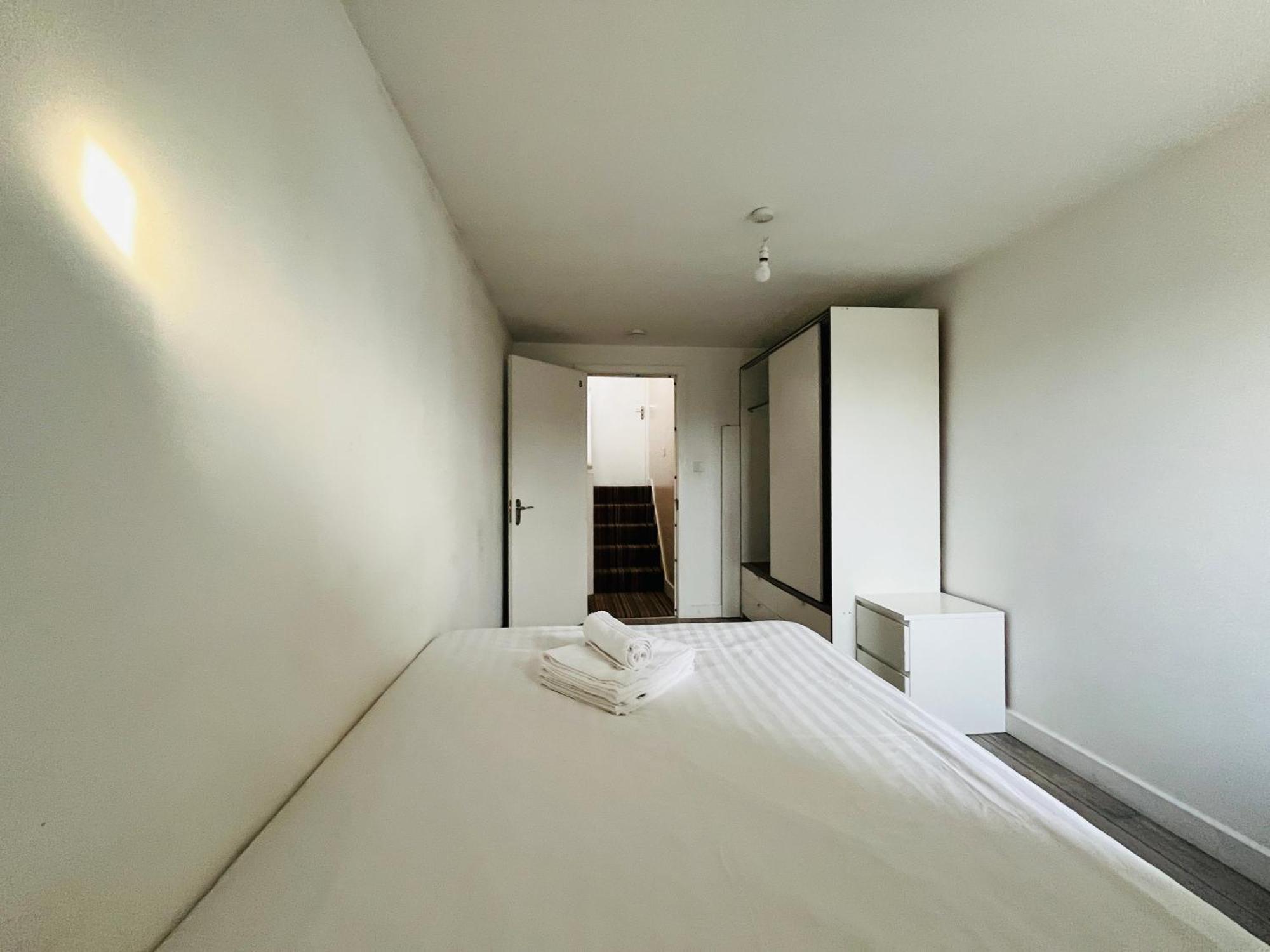 Double In Attractive Modern Victorian House Alloggio in famiglia *